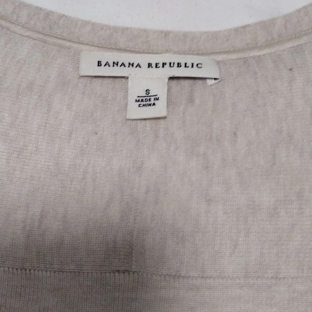 Women's Silk Banana Republic Thin Sweater Jacket Button up size Small Cream Tan - Picture 3 of 8